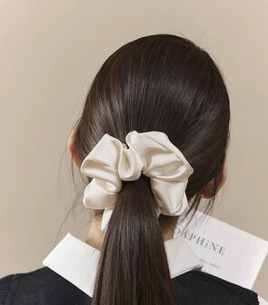 Linnen &amp; Silk 19 Momme Silk Chique Scrunchie 6CM L - Satin Cream