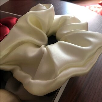 Linnen &amp; Silk 19 Momme Silk Chique Scrunchie 6CM L - Satin Cream