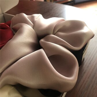 Linnen &amp; Silk 19 Momme Silk Chique Scrunchie 6CM L - Satin WarmRos&eacute;