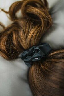 ilks Silk Scrunchie Groot - Zwart